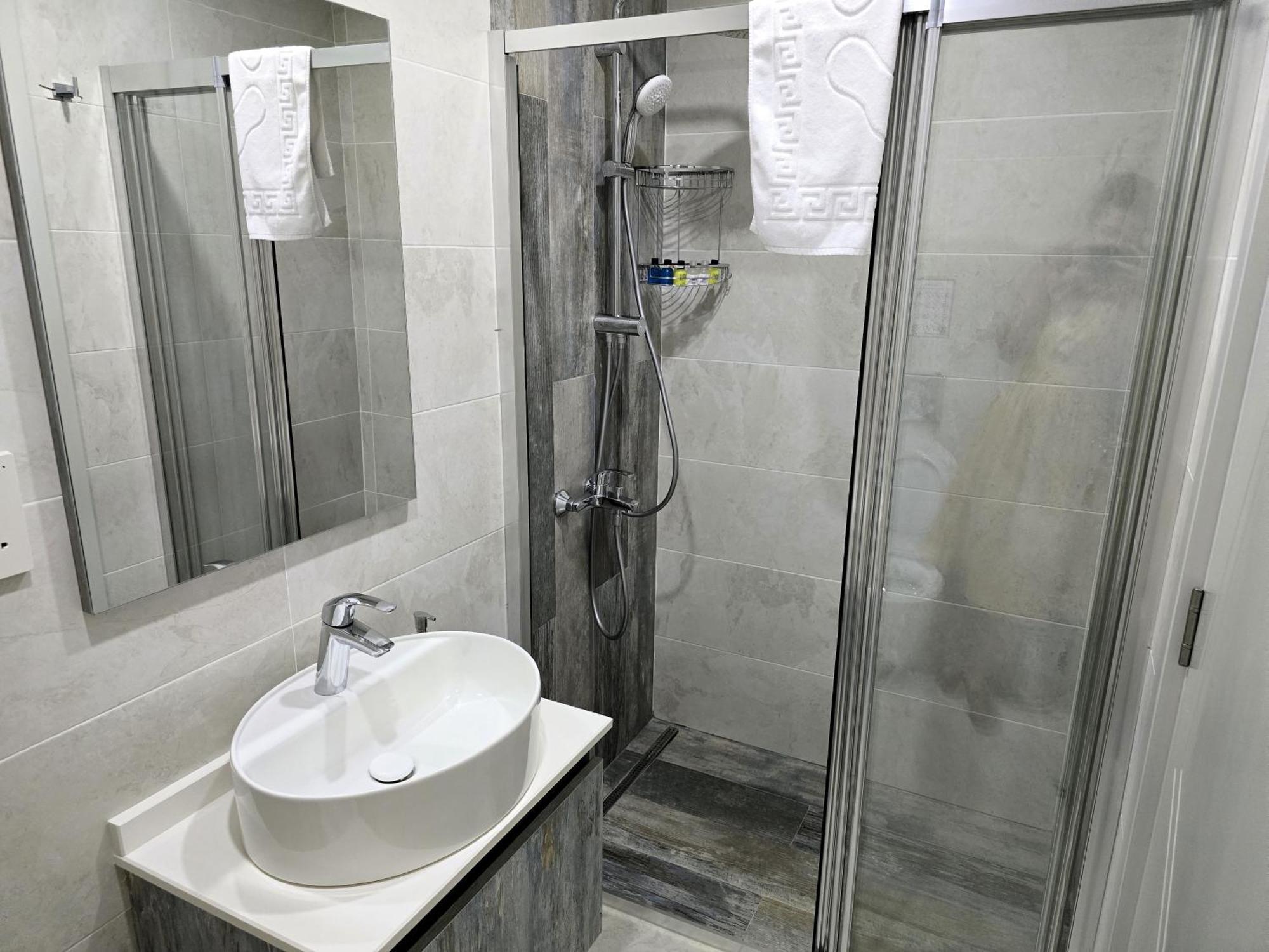 Hotel Nurel Shark Kirenia